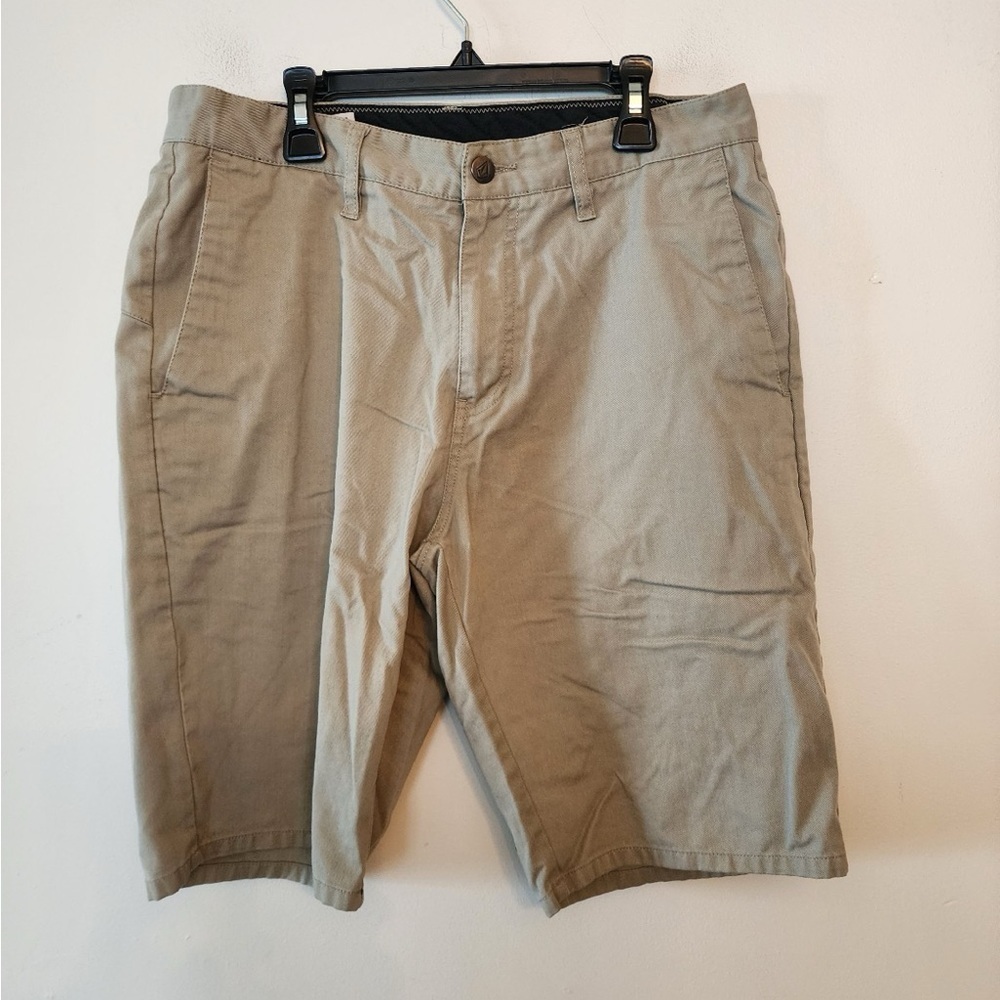 Volcom grey Khaki shorts size mens 31